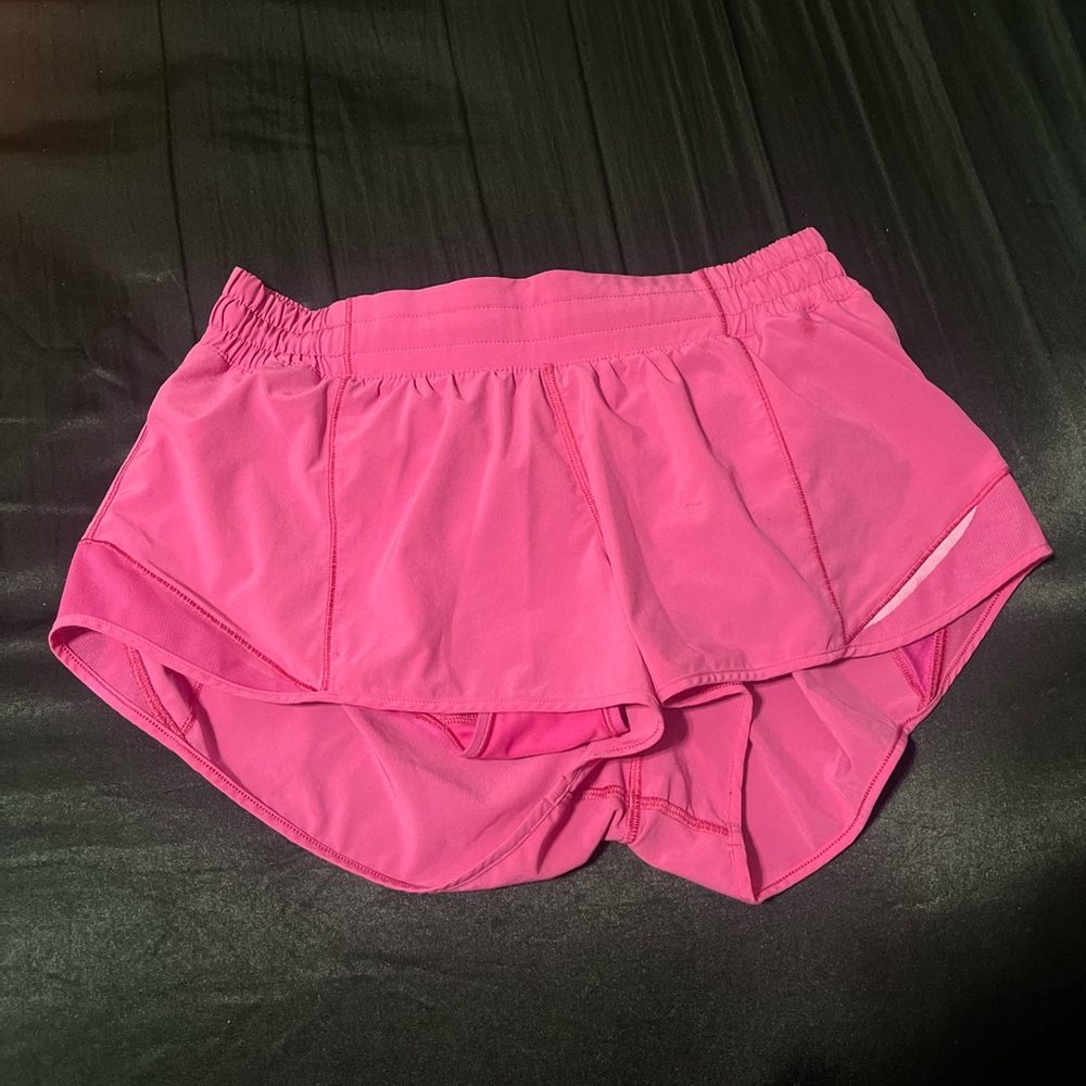 Lululemon hotty hot size 10 2.5 in.